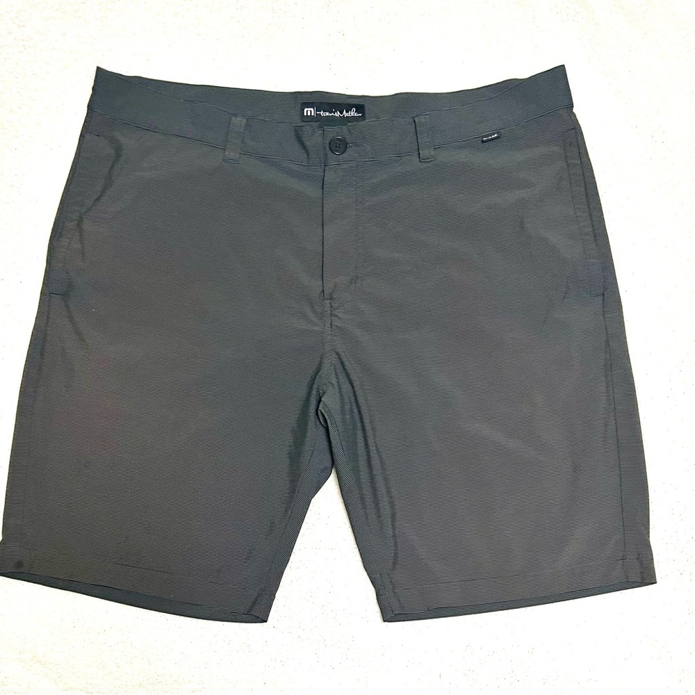 Travis Mathew Gray Flat Front Shorts Modern Design Men 38”